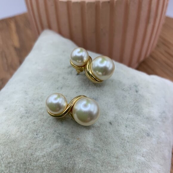 RMN (AVON) Vintage Faux Double Pearl Gold Tone Knot Stud Earrings - Picture 5 of 6